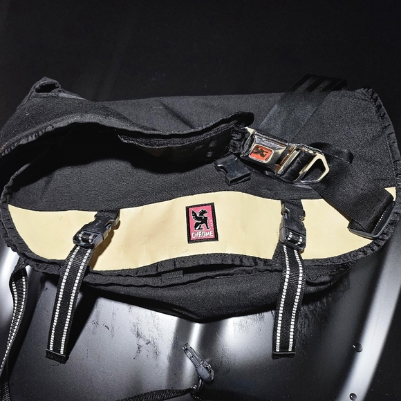Chrome Industries Messenger Bag - Picture 1 of 2